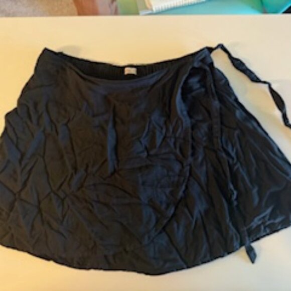 Women's Hollister Mini Black Skirt Size Small - Picture 2 of 6
